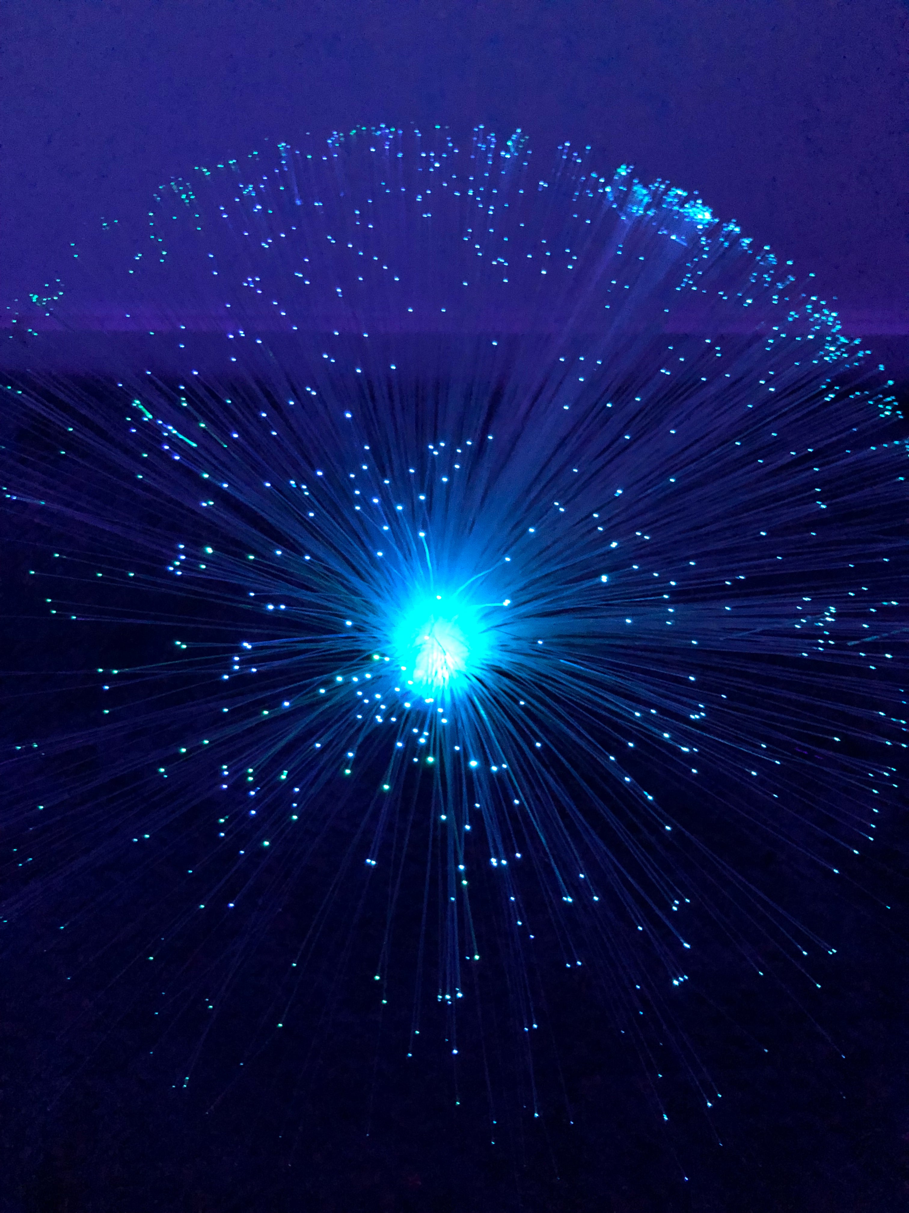 Grande lampe à fibres optiques aux couleurs changeantes base chromée