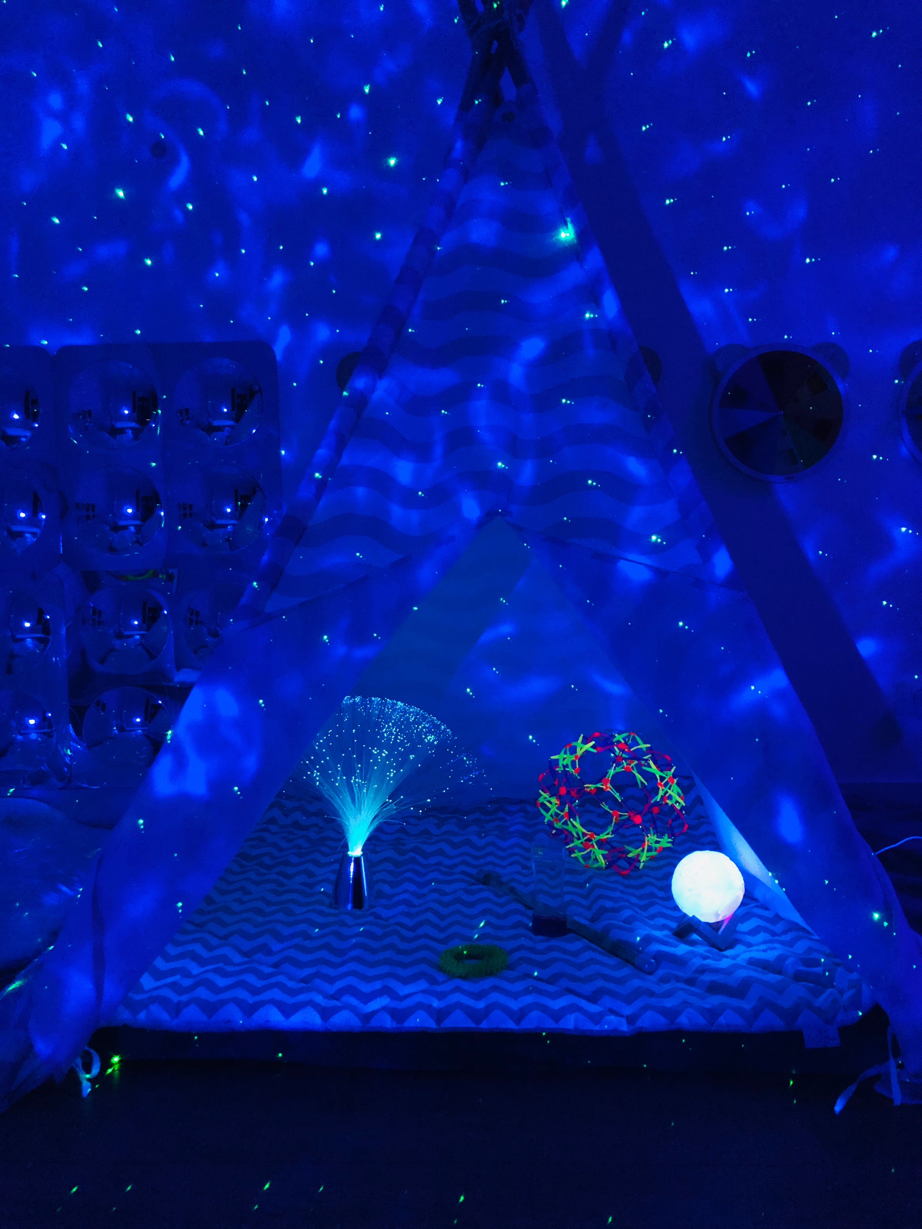 Mon tipi sensoriel snoezelen équipé