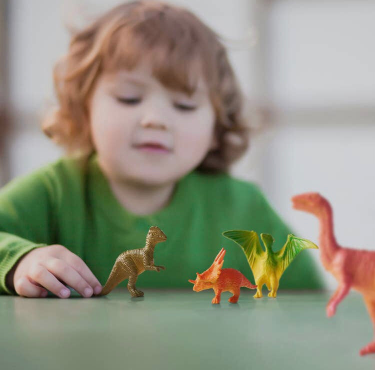 Box de 70 dinosaures colorés