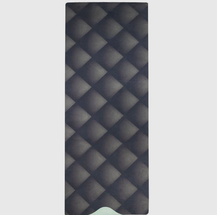 Tapis de yoga noir en daim végétalisé